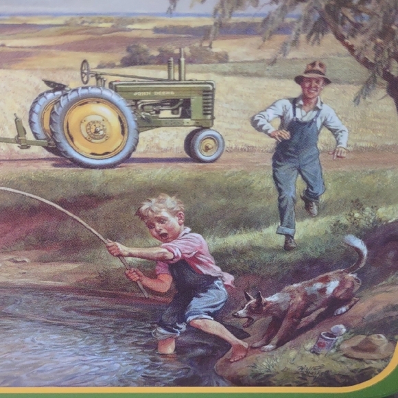 Vintage John Deere Green and Yellow Tin box - Picture 2 of 10
